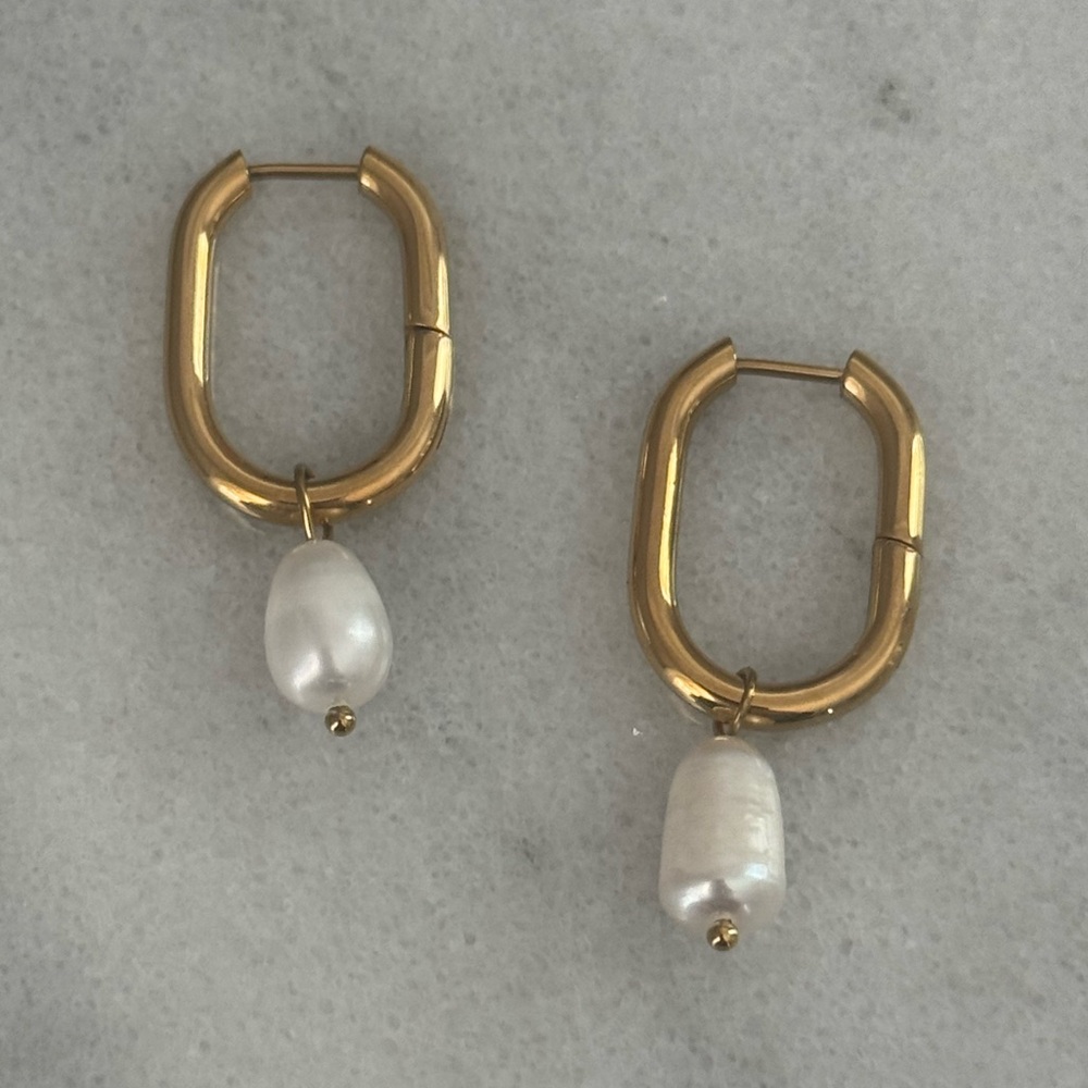 Gold Oval Thick Pearl Dangle Hoop Earrings 

Brand New - Picture 3 of 4